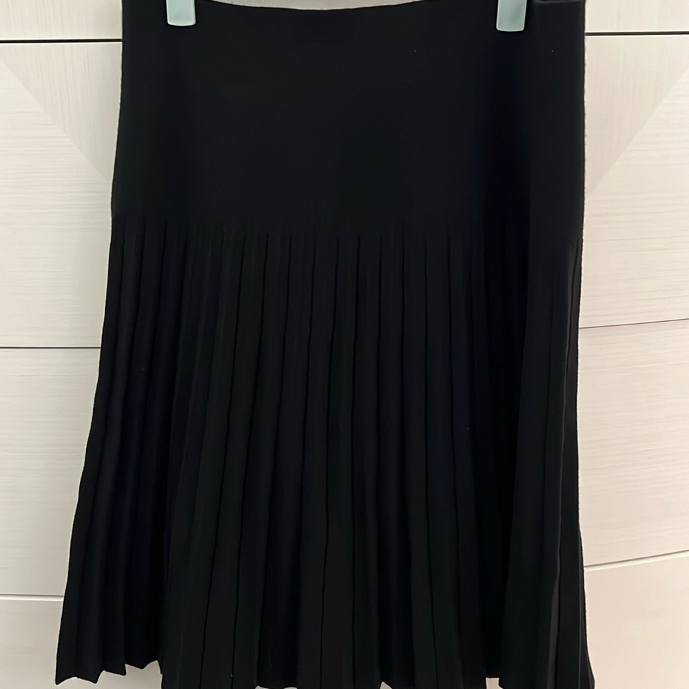Pleated sweater skirt